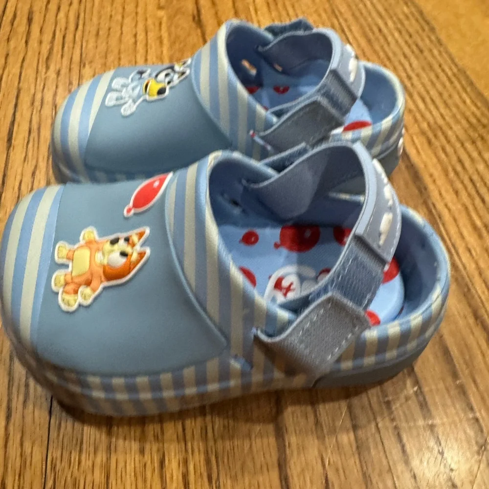 Bluey Toddler Boys Ground Up Comfort Clog Size 5/6 NWOT